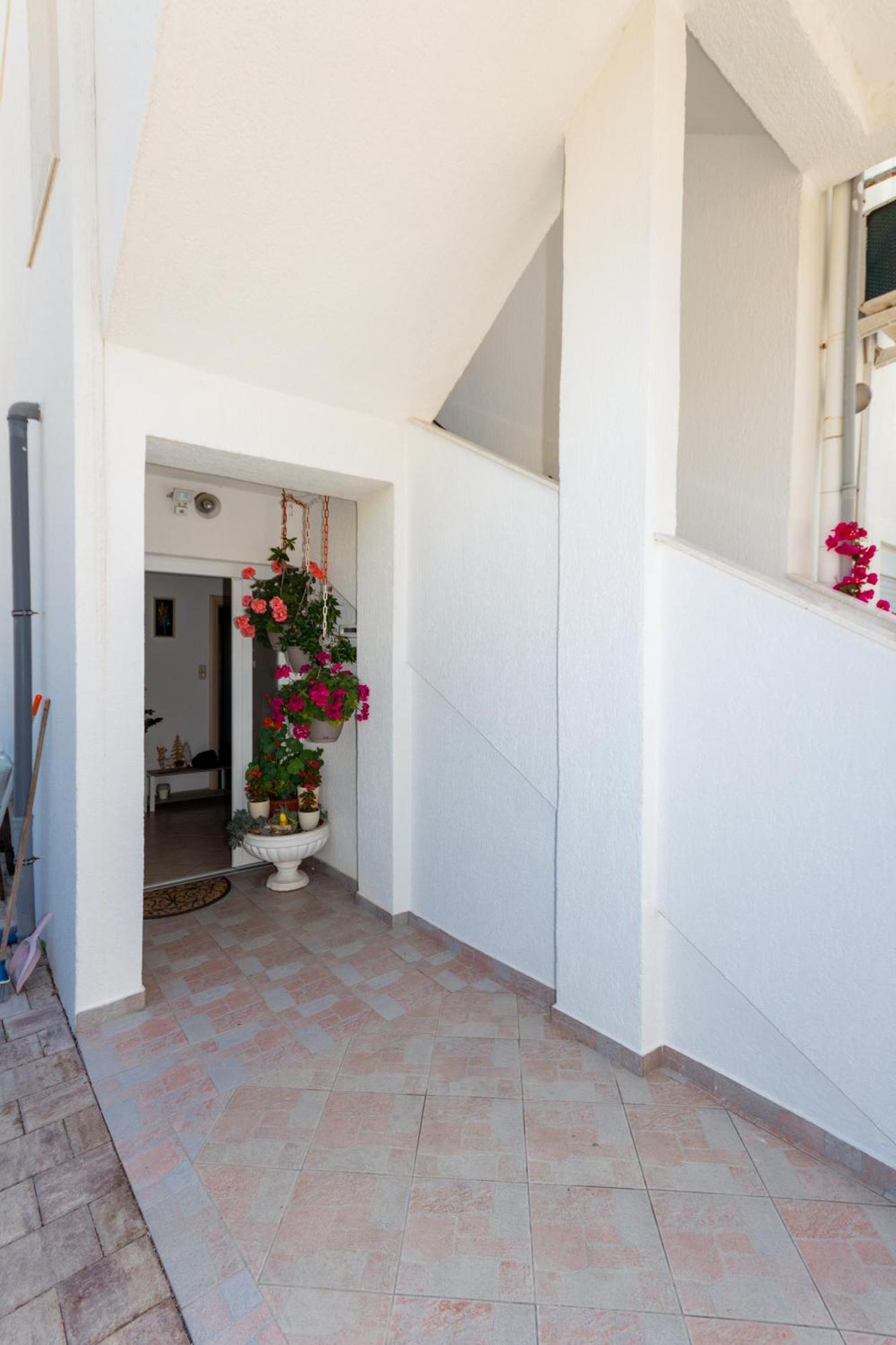 Apartmani Filip Pag Town Exteriör bild