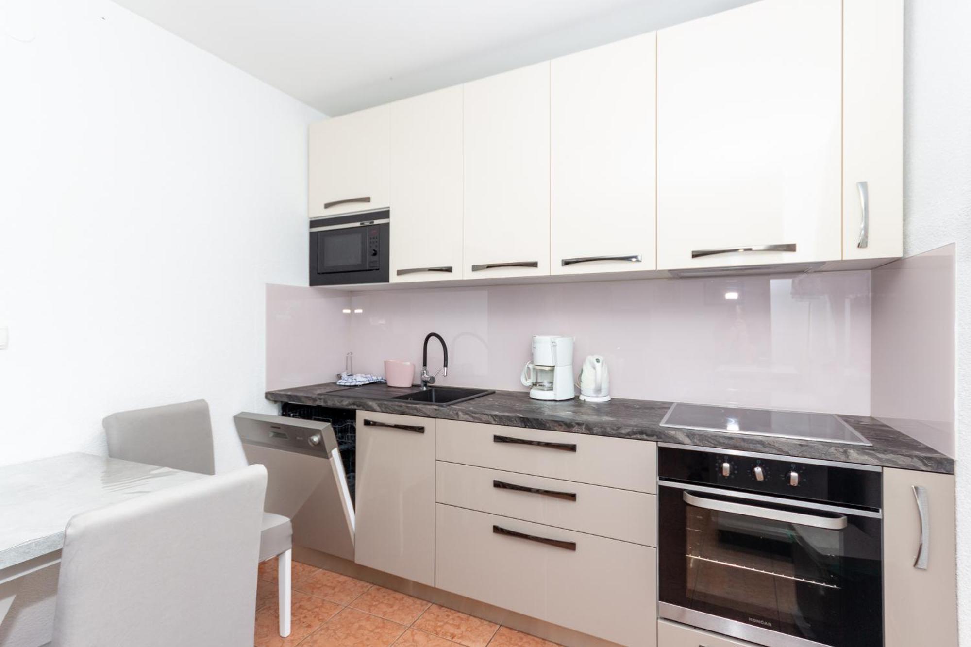 Apartmani Filip Pag Town Exteriör bild